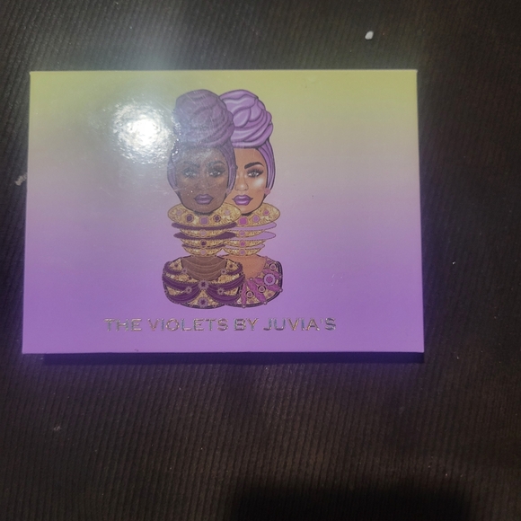 Tons of makeup - Picture 6 of 16